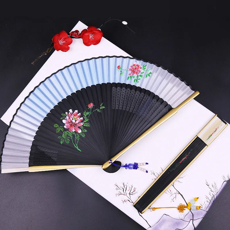 Fan Folding Gift Women Studying Abroad Silk Lacquer-edged Female Fan Hangzhou Craft Wedding Accessories Decor
Fan Folding Gift Women Studying Abroad Silk Lacquer-edged Female Fan Hangzhou Craft Wedding Accessories Decor