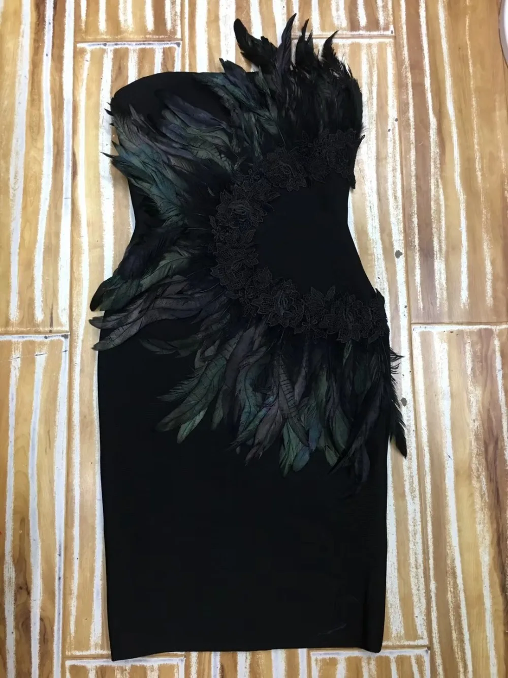 Summer Dress Women Sexy Beading Feathers Thick Rayon Black Bandage Dress Elegant Celebrity Vintage Party Dress
Summer Dress Women Sexy Beading Feathers Thick Rayon Black Bandage Dress Elegant Celebrity Vintage Party Dress