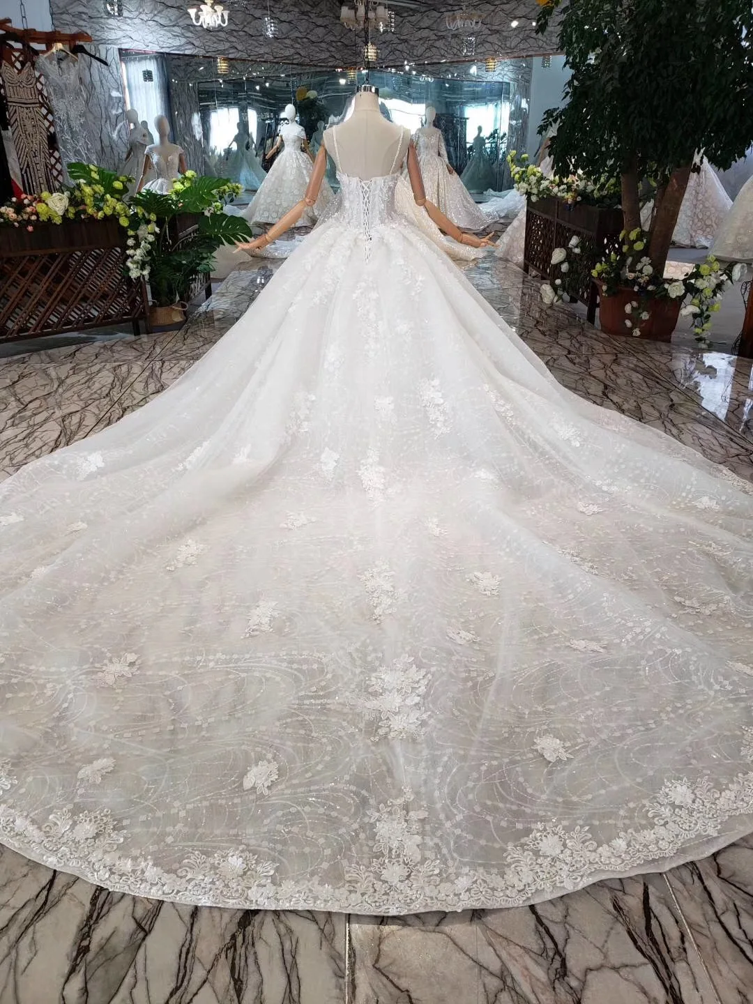 High-end Custom Made Lace Ball Gown Wedding Dresses Court Train Strapless Wedding Dress 2019 Light Champange Vestido De Noiva
High-end Custom Made Lace Ball Gown Wedding Dresses Court Train Strapless Wedding Dress 2019 Light Champange Vestido De Noiva