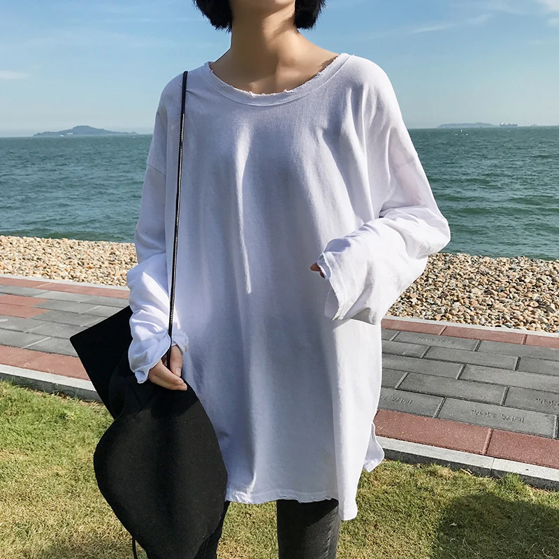 2020 Hong Kong wind hole loose white long-sleeved T-shirt female autumn and winter Korean wild round neck shirt
2020 Hong Kong wind hole loose white long-sleeved T-shirt female autumn and winter Korean wild round neck shirt