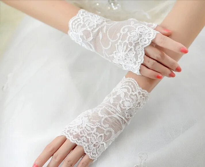 2019 Perfect Bridal Lace Gloves Short Gloves Design Lucy Accessories White Wedding Gloves Wedding Accessories G027
2019 Perfect Bridal Lace Gloves Short Gloves Design Lucy Accessories White Wedding Gloves Wedding Accessories G027