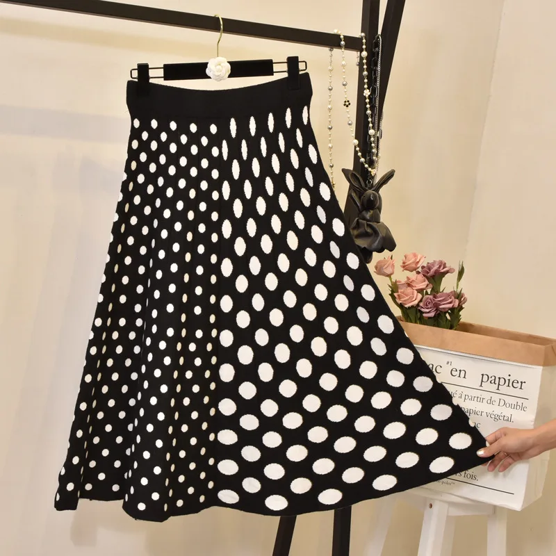 Long Knitted Skirt Women Autumn Winter Vintage High Waist A-Line Print Black White Dots Skirts Female Soft Warm jupe femme
Long Knitted Skirt Women Autumn Winter Vintage High Waist A-Line Print Black White Dots Skirts Female Soft Warm jupe femme