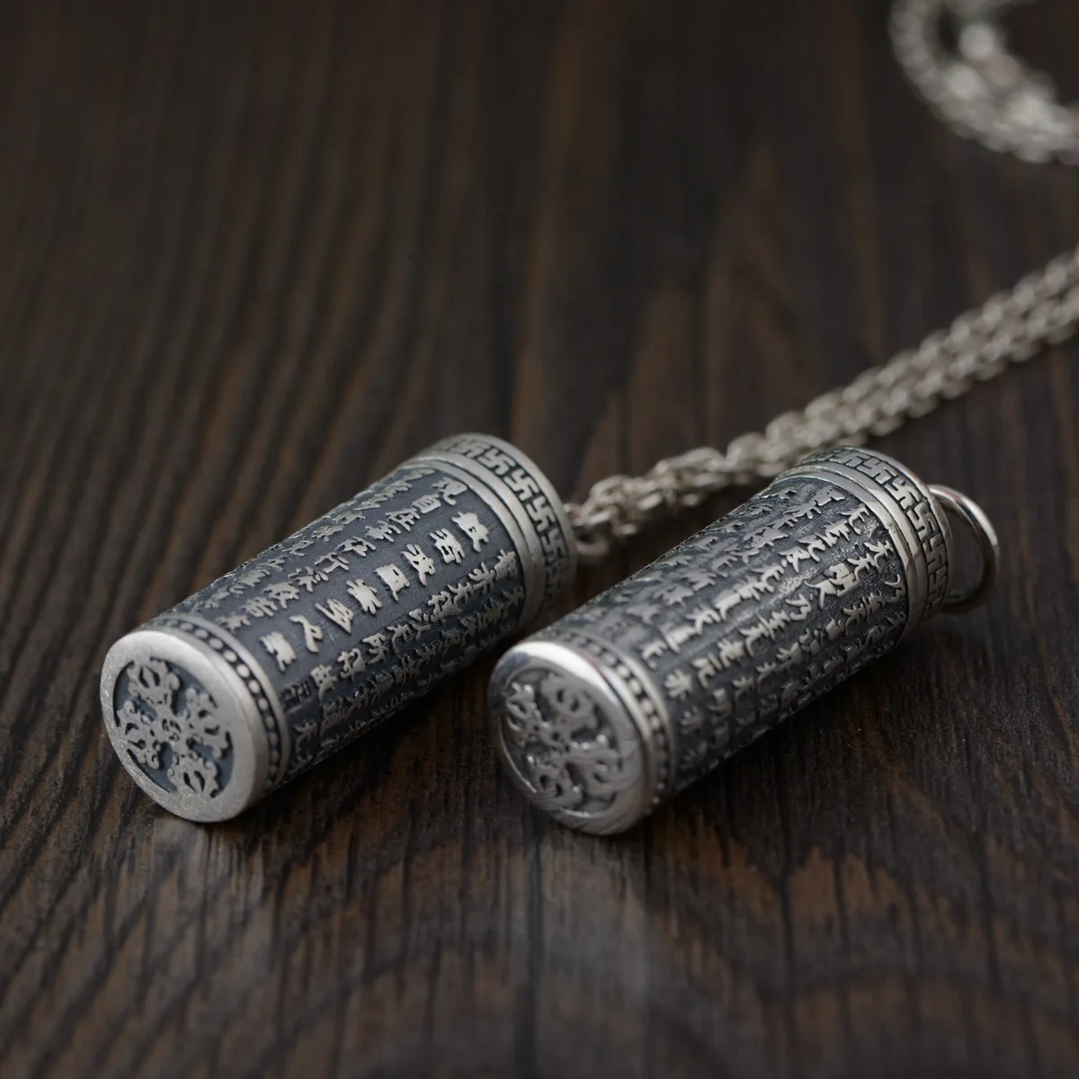 S990 fine silver Thai silver restoring ancient ways craft dorje heart sutra ga black box of the new pendants wholesale
S990 fine silver Thai silver restoring ancient ways craft dorje heart sutra ga black box of the new pendants wholesale