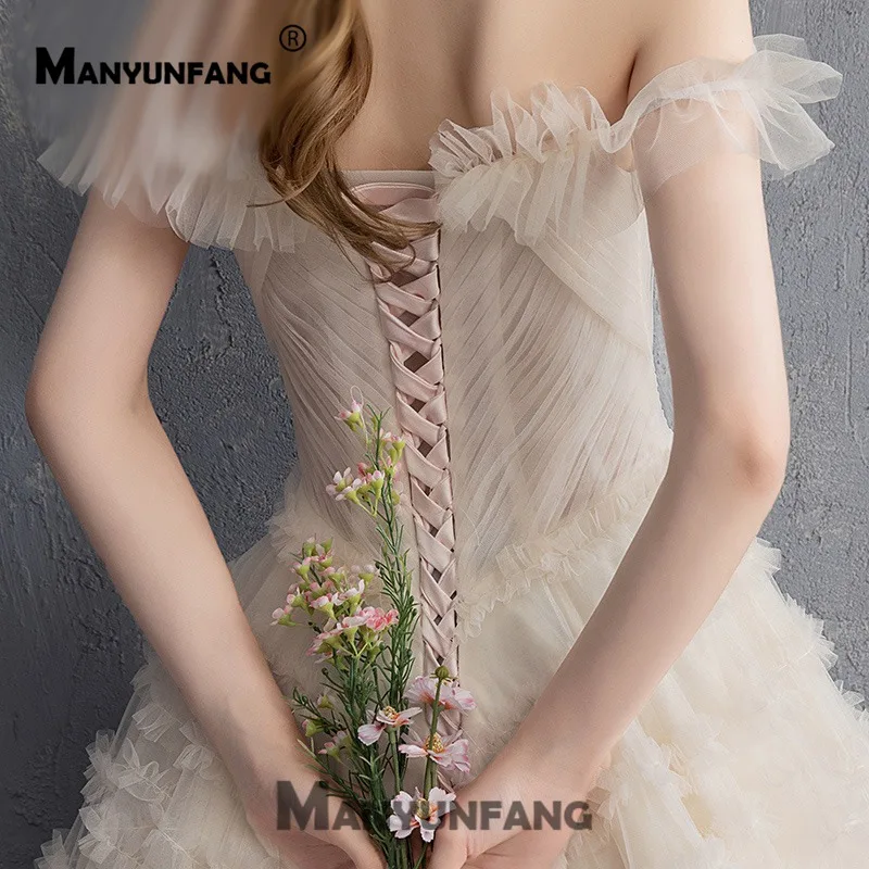 Romantic Pleat Tulle Bridal Gowns Tiered Skirt Wedding-Dress Luxury Empire Wedding Plus Cathedral Train Elegant Wedding Dress
Romantic Pleat Tulle Bridal Gowns Tiered Skirt Wedding-Dress Luxury Empire Wedding Plus Cathedral Train Elegant Wedding Dress