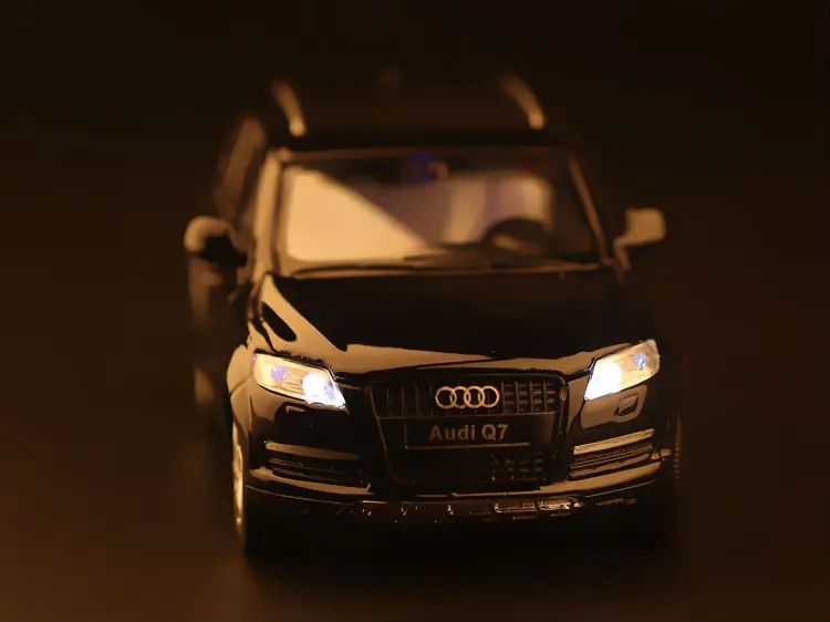 High Simulation Exquisite Diecasts & Toy Vehicles: Caipo Car Styling Q7 Off-Road SUV 1:32 Alloy Diecast Model Sounds and Light
High Simulation Exquisite Diecasts & Toy Vehicles: Caipo Car Styling Q7 Off-Road SUV 1:32 Alloy Diecast Model Sounds and Light