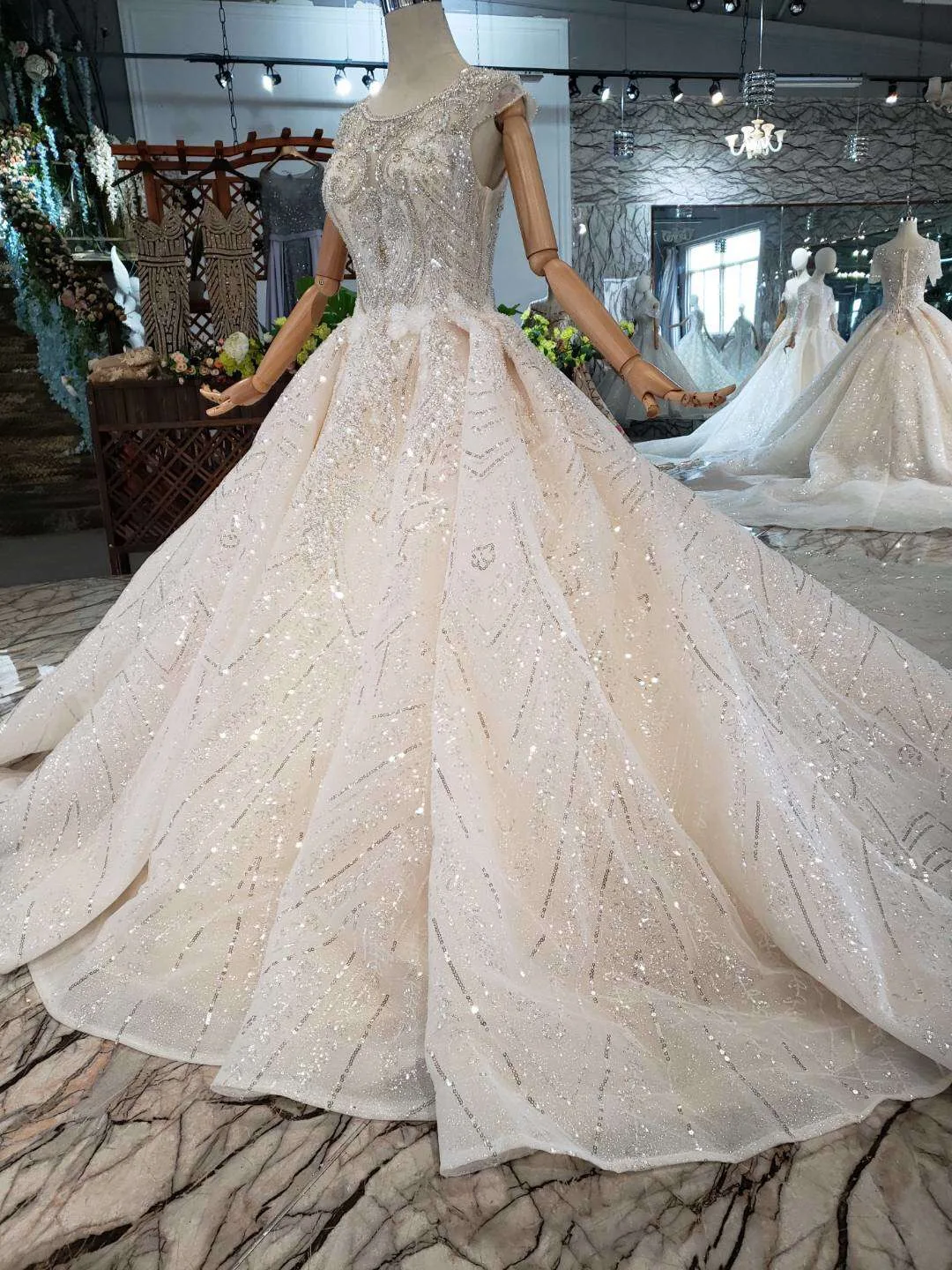 Custom Made Vestido De Noiva Appliques Chapel Train Wedding Dresses 2019 Delicate Beaded Boat Neck Lace Up Princess Bridal Gown
Custom Made Vestido De Noiva Appliques Chapel Train Wedding Dresses 2019 Delicate Beaded Boat Neck Lace Up Princess Bridal Gown