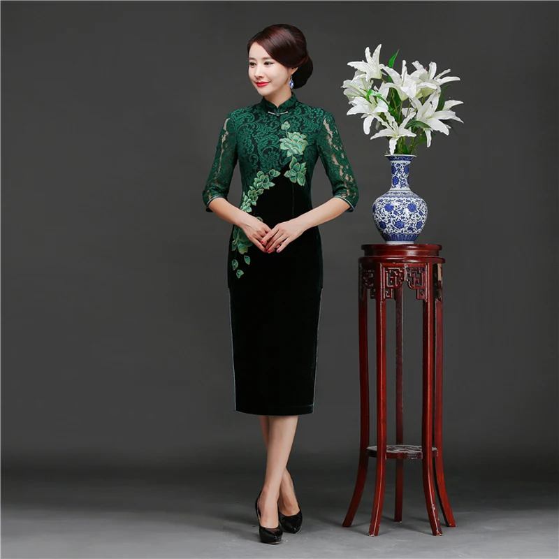 2018 Fall New Velour Lace Embroider Flower Cheong-sam Big Size 4XL Traditional Chinese Women Wedding Dinner Party Dress
2018 Fall New Velour Lace Embroider Flower Cheong-sam Big Size 4XL Traditional Chinese Women Wedding Dinner Party Dress