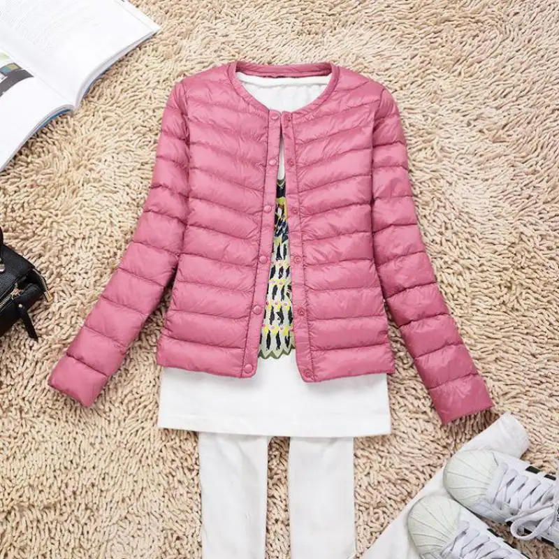 2019 Autumn Round Neck Ultra Light Down Jackets Female Fashion Trend Single Row Buckle Slim Jackets Womens Casual Short Coats
2019 Autumn Round Neck Ultra Light Down Jackets Female Fashion Trend Single Row Buckle Slim Jackets Womens Casual Short Coats