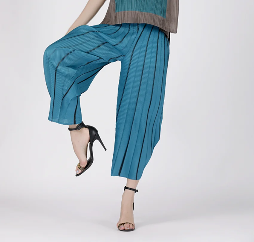Spring and Summer New MIYAKE Wide Pressure Fold Colour Fashion Loose Hallen Trousers Fold Loose Waist Leisure Pants
Spring and Summer New MIYAKE Wide Pressure Fold Colour Fashion Loose Hallen Trousers Fold Loose Waist Leisure Pants