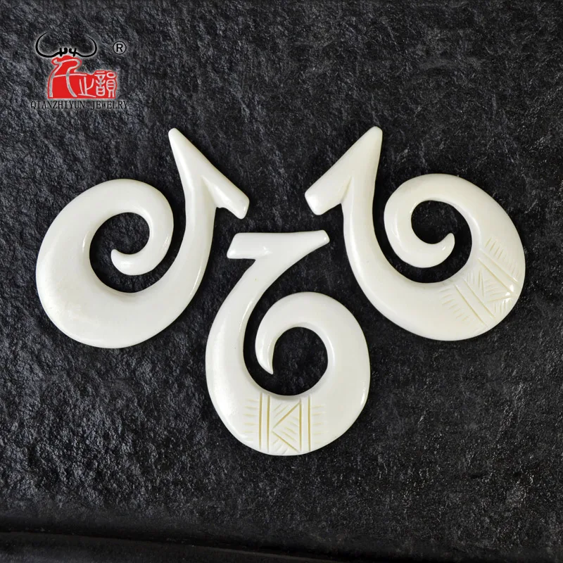 3PCS Handmade Carved Yak Bone FISHHOOK Maori Pendant New Zealand Style Bone white Beads DIY Jewelry Accessory 44mmX32mm
3PCS Handmade Carved Yak Bone FISHHOOK Maori Pendant New Zealand Style Bone white Beads DIY Jewelry Accessory 44mmX32mm