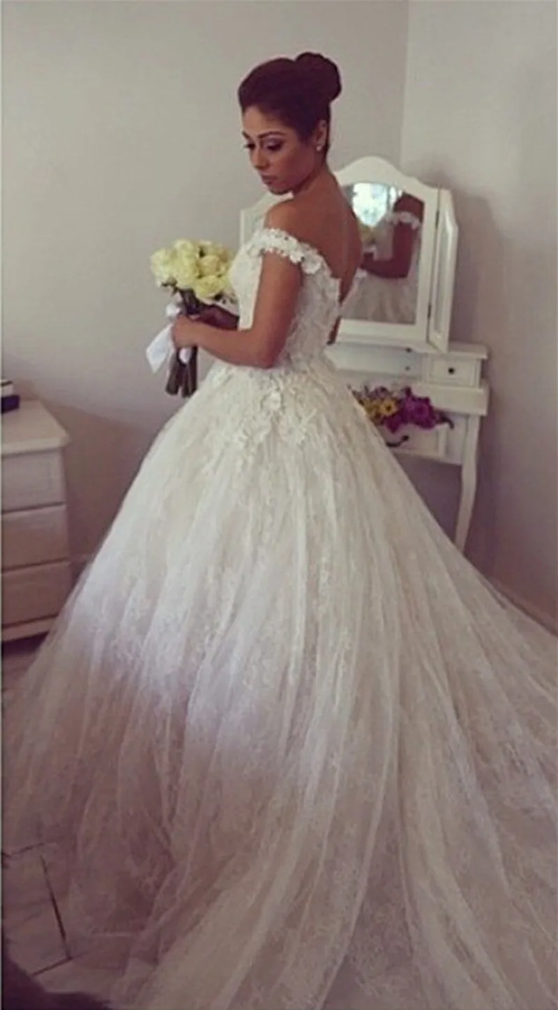Vintage Lace Ball Gown Wedding Dress Western Bridal Wedding Gown V-Neck Off the shoulder Court Train Vestido de Noiva
Vintage Lace Ball Gown Wedding Dress Western Bridal Wedding Gown V-Neck Off the shoulder Court Train Vestido de Noiva