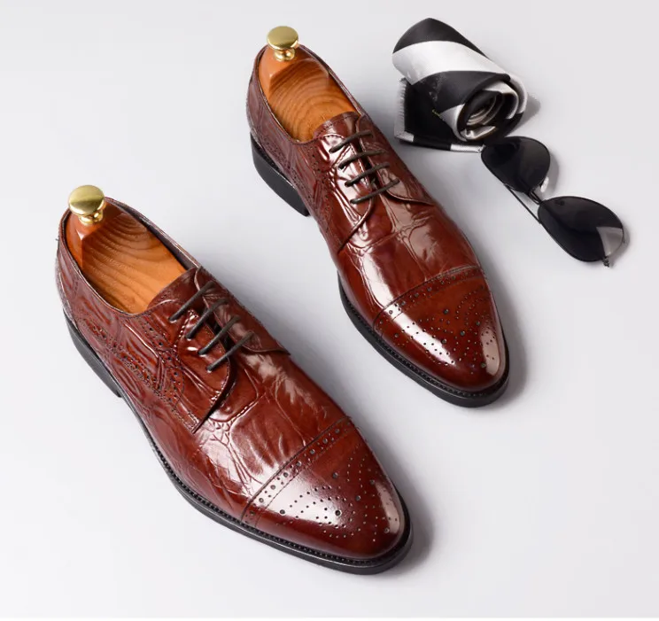 Men Patent Leather Pointed Toes Spring Autumn Business Dress Shoes Men Pleated Crocodile lace-up carved casual shoes
Men Patent Leather Pointed Toes Spring Autumn Business Dress Shoes Men Pleated Crocodile lace-up carved casual shoes