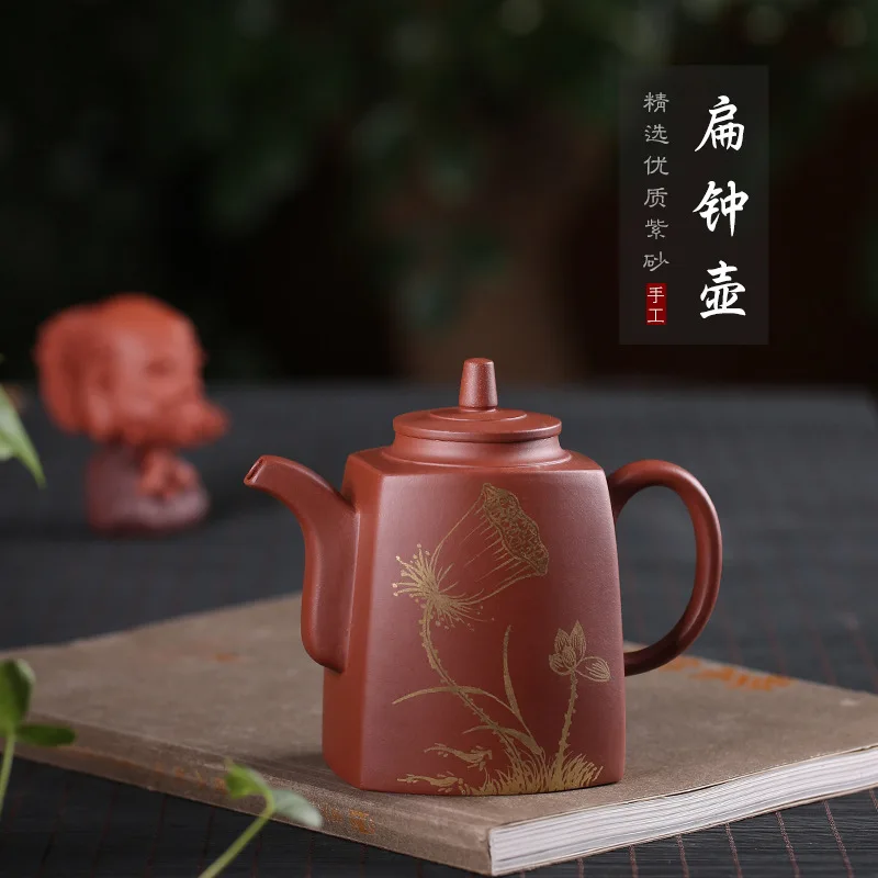 purple sand pot, raw ore trough, green and pure hand-made Jiang Quanwei flat bell pot tea set gift box one by one.
purple sand pot, raw ore trough, green and pure hand-made Jiang Quanwei flat bell pot tea set gift box one by one.