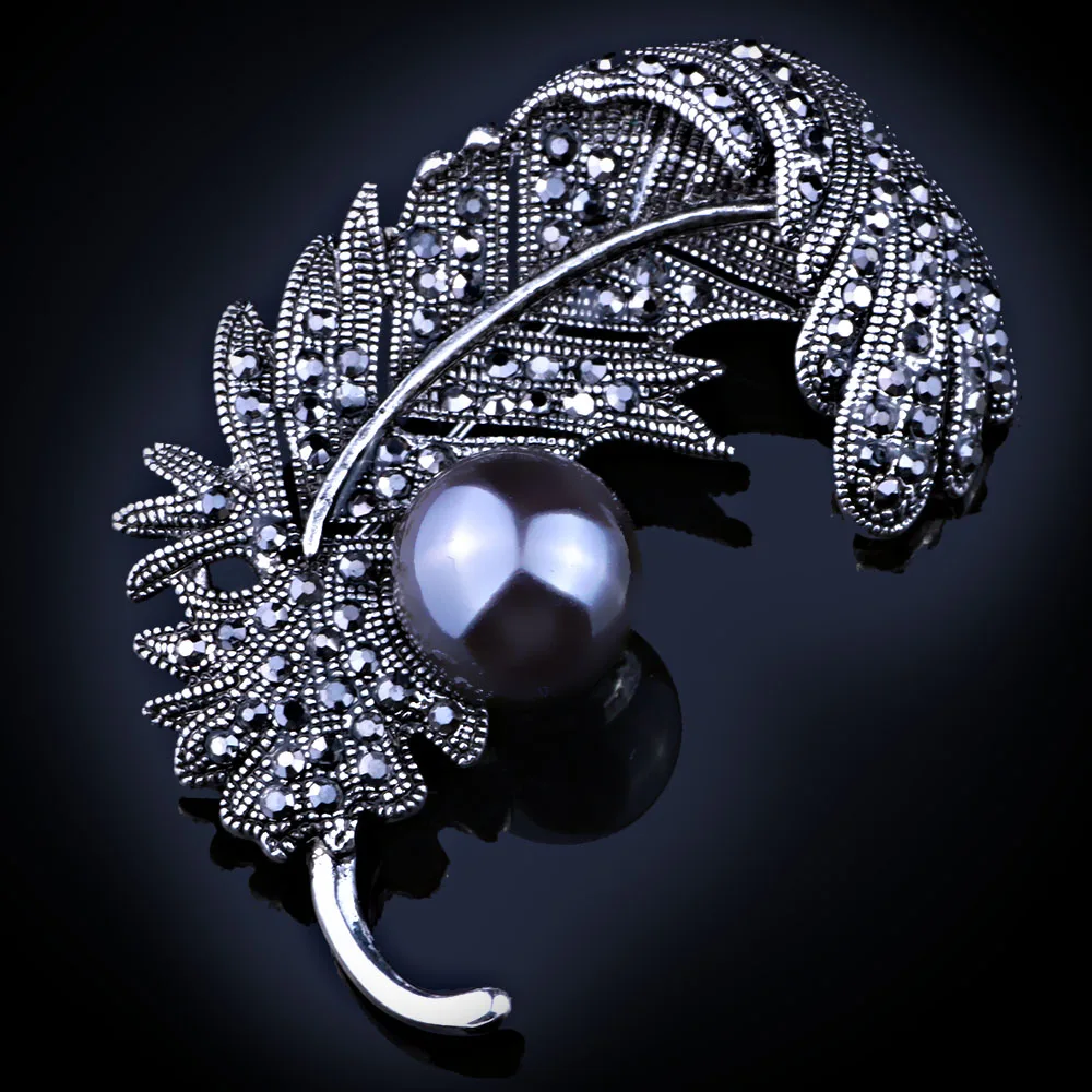 Imitation Pearl Jewelry Black Gun Plated Feather Brooches for Women Scarf Dress Accessory Vintage Rhinestones Brooch pins
Imitation Pearl Jewelry Black Gun Plated Feather Brooches for Women Scarf Dress Accessory Vintage Rhinestones Brooch pins
