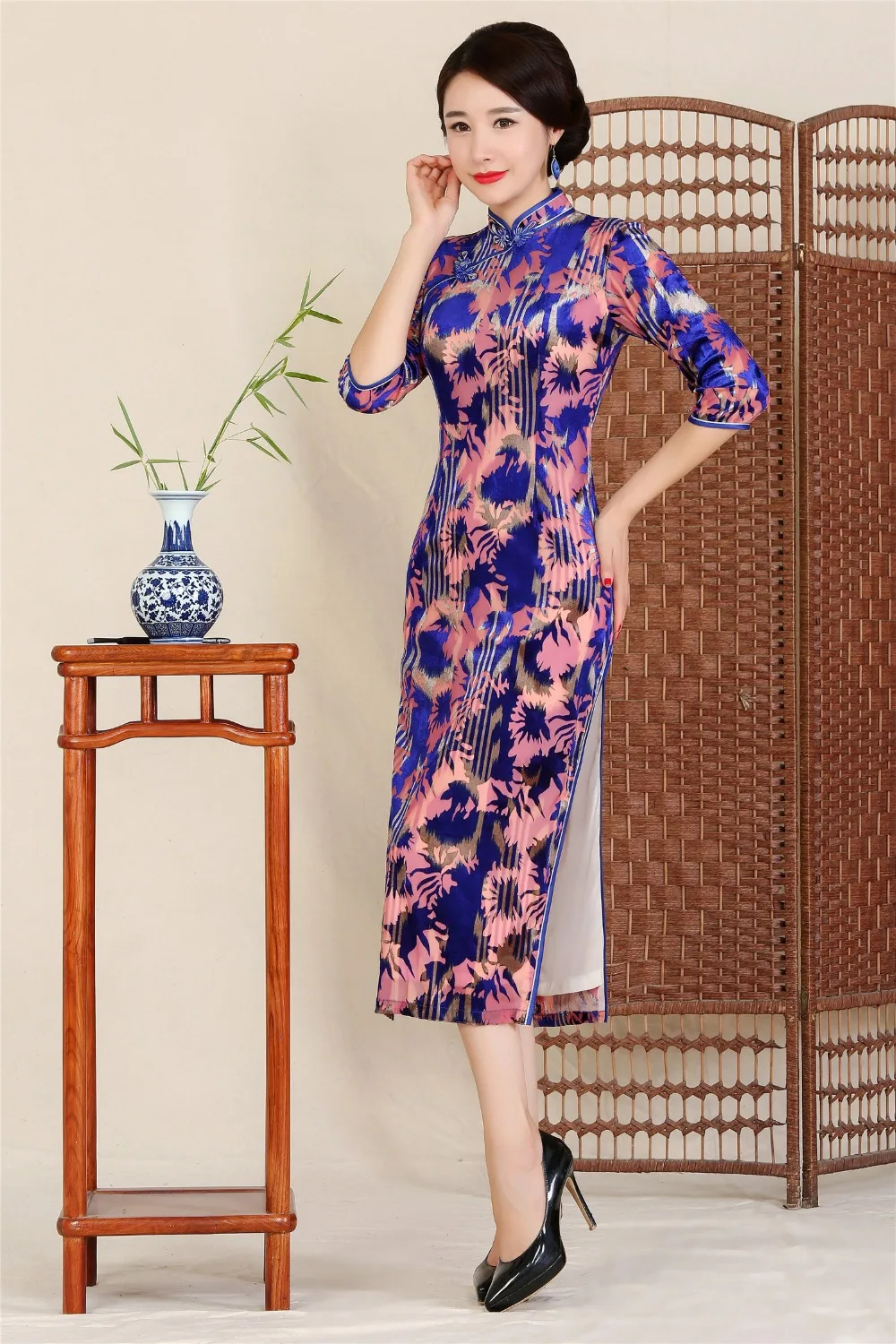 Shanghai Story 3/4 Sleeve Long Cheongsam Velvet Vintage Qipao Oriental Dress Chinese Traditional Dress for Women
Shanghai Story 3/4 Sleeve Long Cheongsam Velvet Vintage Qipao Oriental Dress Chinese Traditional Dress for Women