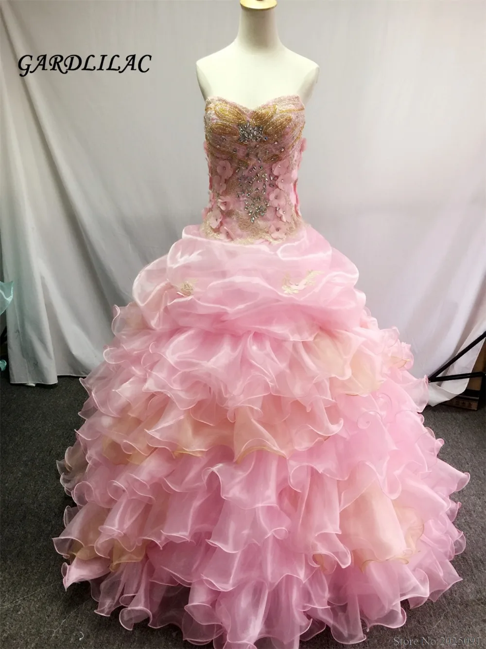 New Sweetheart Pink Quinceanera Dresses 2019 Ball Gown Crystal beads Vestidos De 16 Anos Tiered Cheap Quinceanera Gowns
New Sweetheart Pink Quinceanera Dresses 2019 Ball Gown Crystal beads Vestidos De 16 Anos Tiered Cheap Quinceanera Gowns