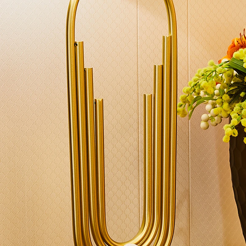 American Retro Light Luxury Personality Metal Table Lamp Nordic Minimalist Design Fashion Table Lamp For Living Room Bedroom
American Retro Light Luxury Personality Metal Table Lamp Nordic Minimalist Design Fashion Table Lamp For Living Room Bedroom
