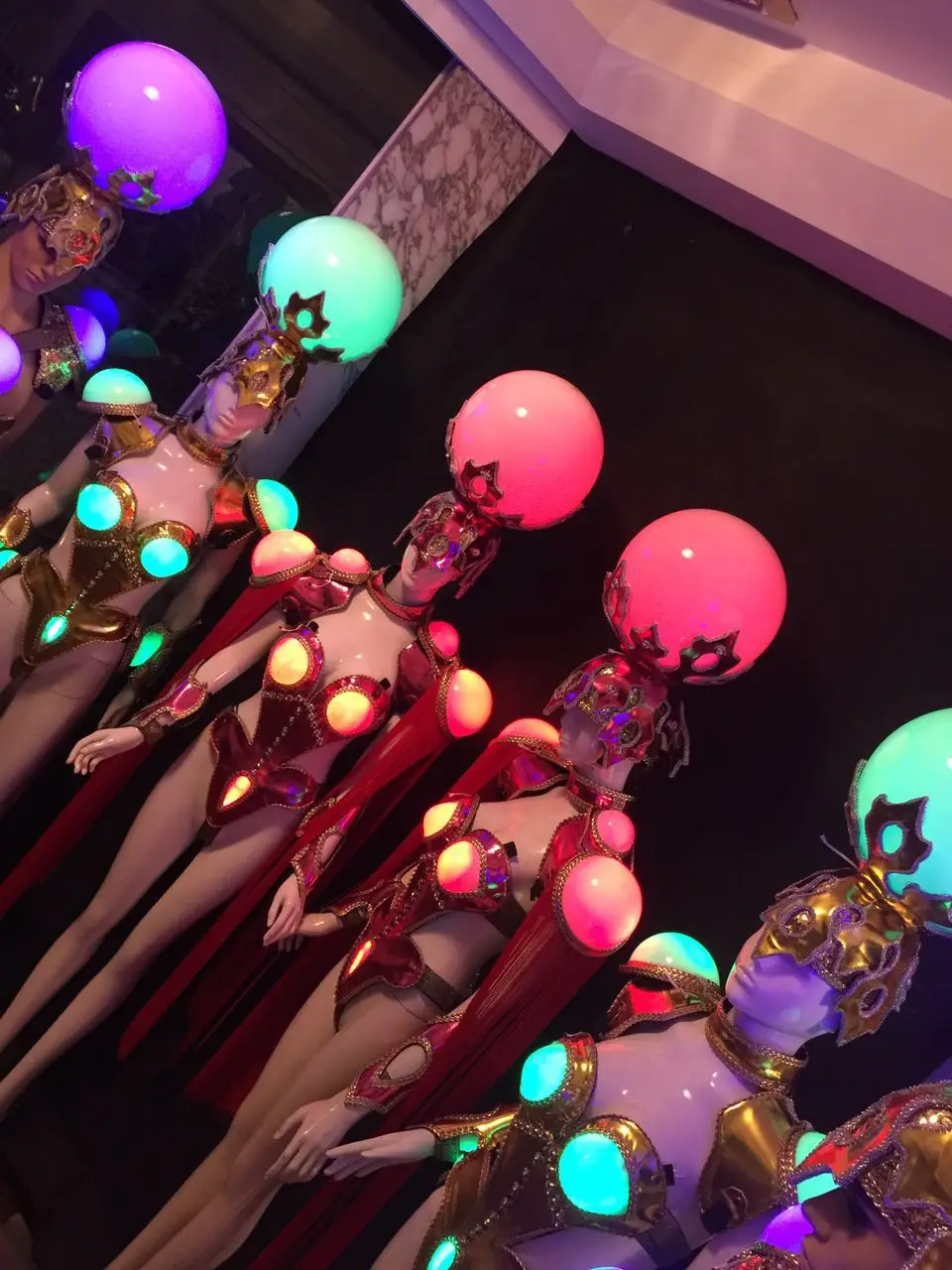Led Luminous Sexy Women Ballroom Costume LED DJ Nightclub Party Catwalk Show Party costume LED ball lamp helmet Stage Show
Led Luminous Sexy Women Ballroom Costume LED DJ Nightclub Party Catwalk Show Party costume LED ball lamp helmet Stage Show