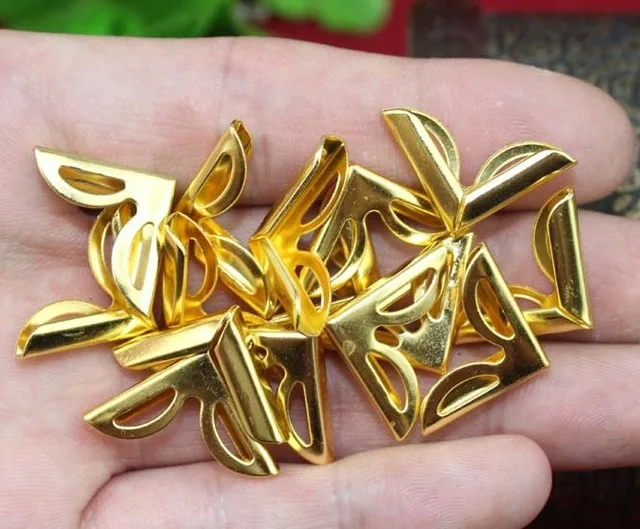100Pcs/Lot 17MM Imitation Gold Book Corner / Albums Corner / Notebook Corner / Metal Decoration Gadgets
100Pcs/Lot 17MM Imitation Gold Book Corner / Albums Corner / Notebook Corner / Metal Decoration Gadgets