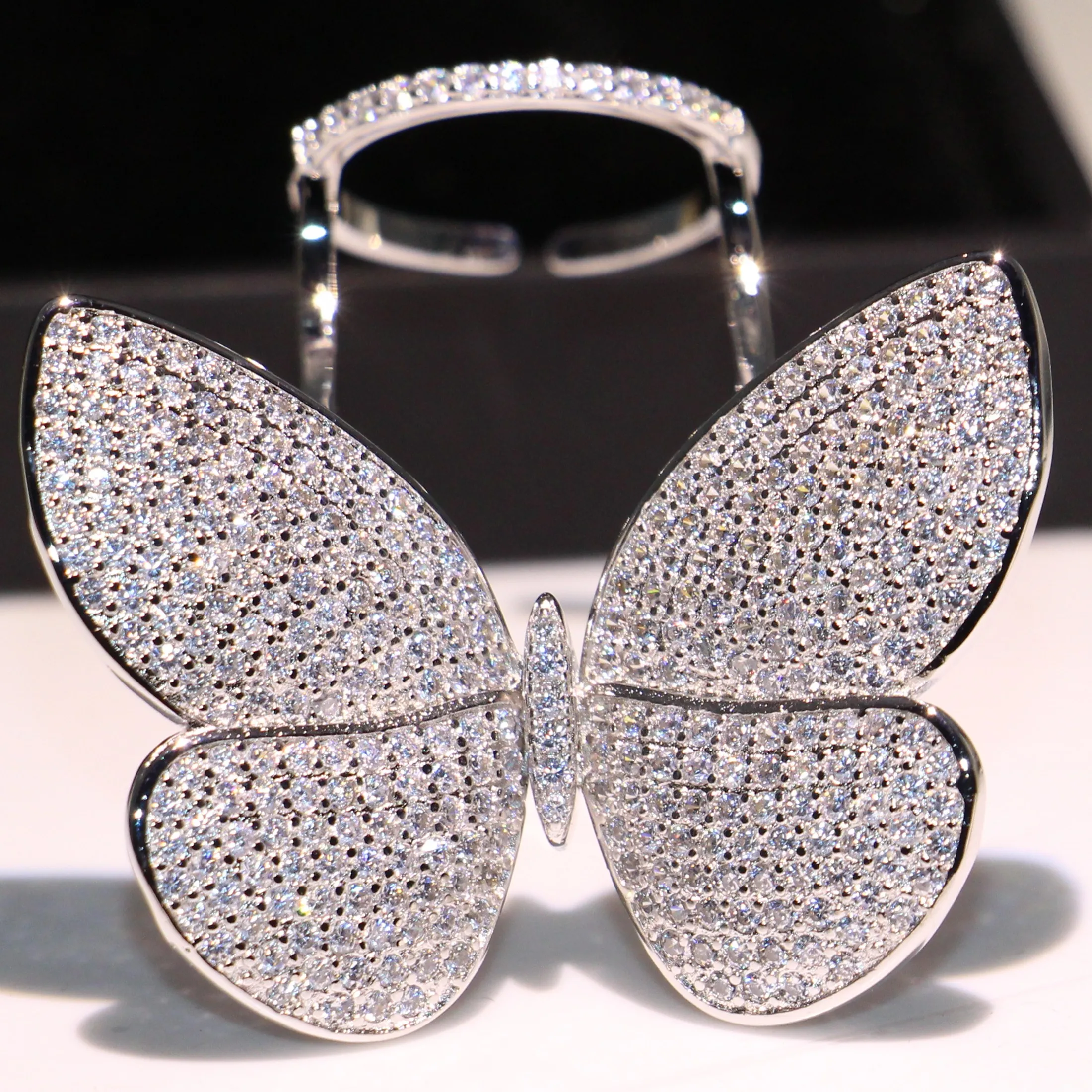 Move Butterfly Ring High Quality Luxury Jewelry 925 Sterling Silver Pave 5A Cubic Zirconia Eternity Women Wedding Band Ring
Move Butterfly Ring High Quality Luxury Jewelry 925 Sterling Silver Pave 5A Cubic Zirconia Eternity Women Wedding Band Ring