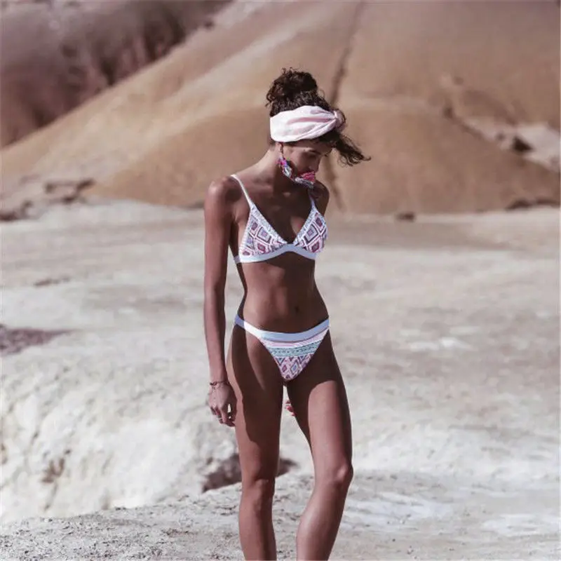 2018 new sexy Women Summer lace up floral printed Swimwear Bikini Set Push-up Padded Bra Bathing Suit Swimsuit beachwear costume
2018 new sexy Women Summer lace up floral printed Swimwear Bikini Set Push-up Padded Bra Bathing Suit Swimsuit beachwear costume