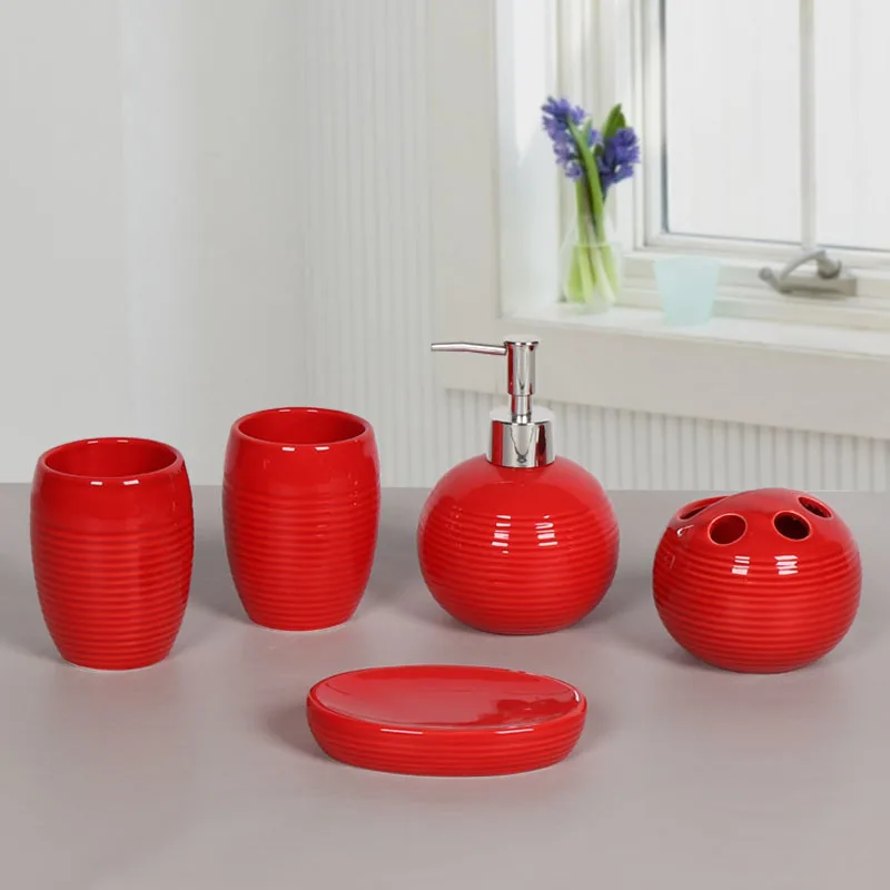 Bathroom accessories Ceramic bathroom sets 1 emulsion bottle +1 soap dish +2cup + 1 toothbrush holder Wedding decoration hot
Bathroom accessories Ceramic bathroom sets 1 emulsion bottle +1 soap dish +2cup + 1 toothbrush holder Wedding decoration hot
