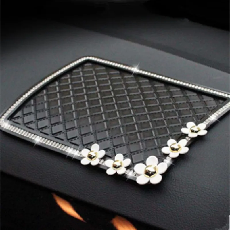 Car interior mats small daisies rhinestones creative decoration female car perfume cushion dashboard mobile phone pad | Автомобили и