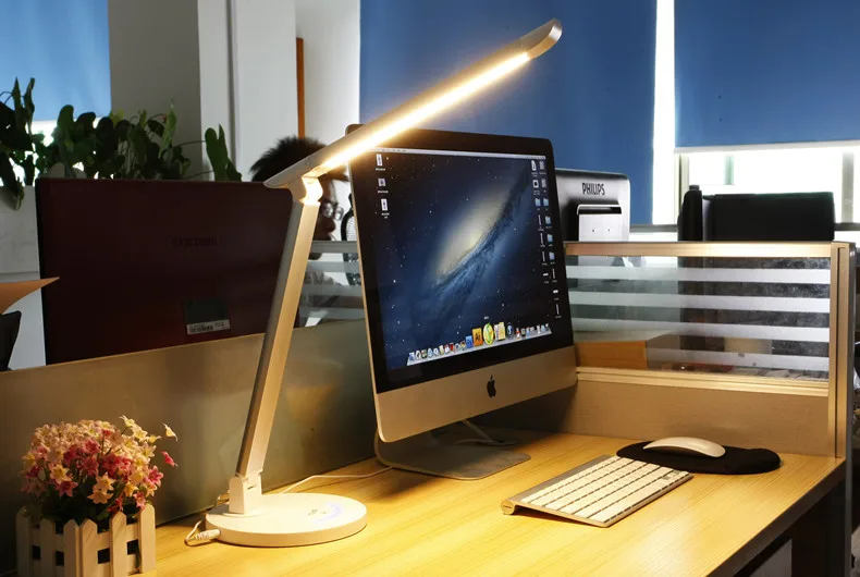 New LED Desk lamp with color temperature changeable by 5 levels 7w TZ-003U Folding long arm led workstation light with USB port
New LED Desk lamp with color temperature changeable by 5 levels 7w TZ-003U Folding long arm led workstation light with USB port