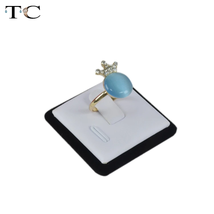 Free Shipping Bottom Jewelry Display Stand Ring Holder Tower Display in White and Black Ring Showcase Card
Free Shipping Bottom Jewelry Display Stand Ring Holder Tower Display in White and Black Ring Showcase Card