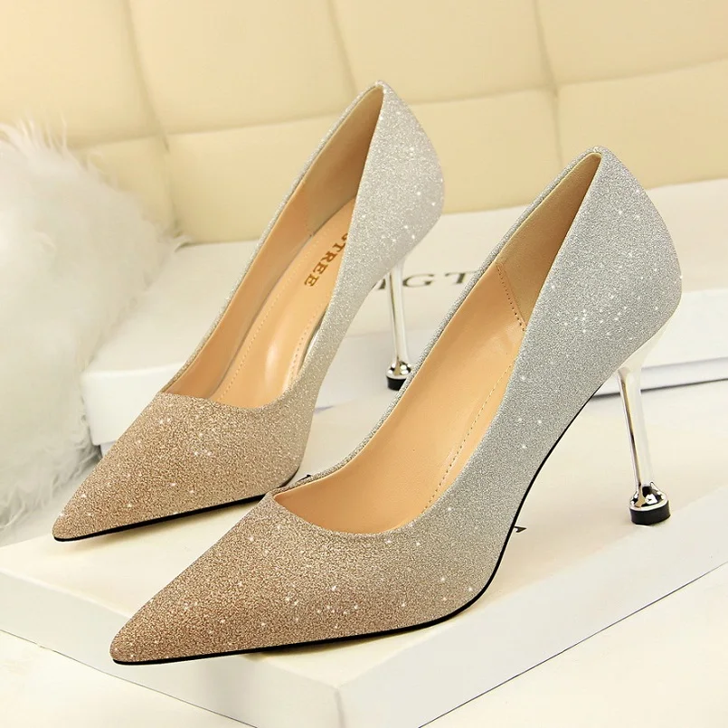 Femmes Talons Hauts Women Fahsion Comfortable European Style High Heel Shoes Lady Sexy Party Night Club High Heel Pumps E2783
Femmes Talons Hauts Women Fahsion Comfortable European Style High Heel Shoes Lady Sexy Party Night Club High Heel Pumps E2783