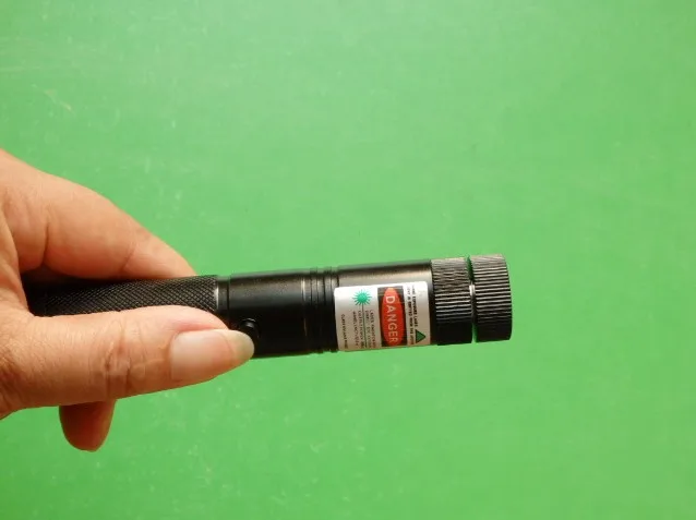 Strong power Military Green laser pointer 100000m 100w 532nm Lazer Flashlight light Burning Match,burn cigarettes Hunting
Strong power Military Green laser pointer 100000m 100w 532nm Lazer Flashlight light Burning Match,burn cigarettes Hunting