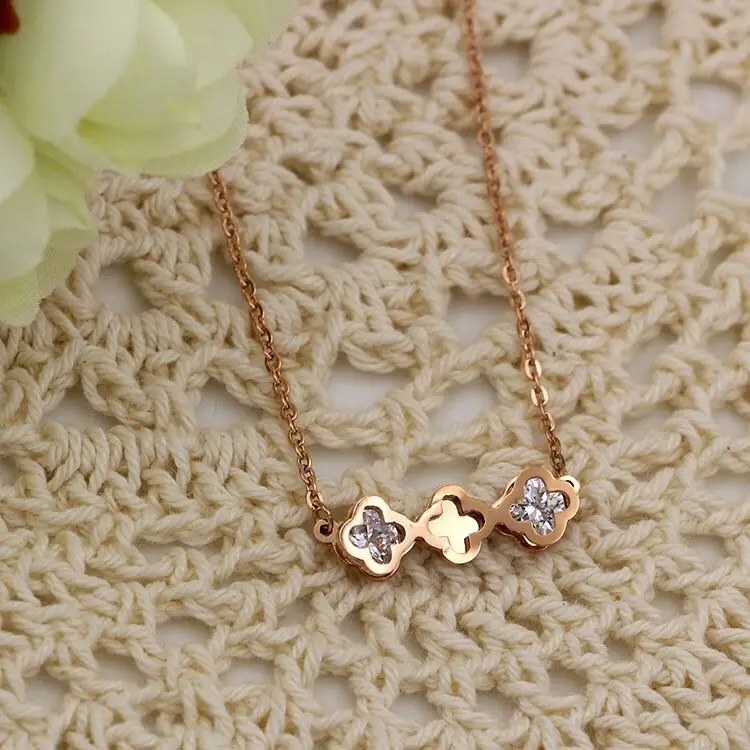 Fashion Jewelry, hollow-out, four heart flower necklace,zircon clavicle chain, titanium steel rose gold necklace
Fashion Jewelry, hollow-out, four heart flower necklace,zircon clavicle chain, titanium steel rose gold necklace