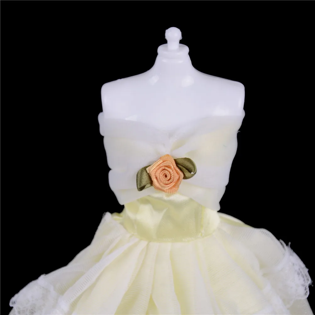 1Pcs Doll Wedding Dress Elegant Lace Sequins Multi Layers Wedding Dress For Doll Luxury Floral Dolls Accessories Random
1Pcs Doll Wedding Dress Elegant Lace Sequins Multi Layers Wedding Dress For Doll Luxury Floral Dolls Accessories Random
