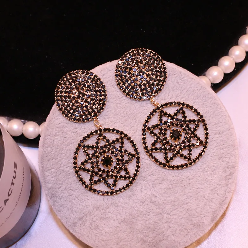 Luxury Round Button Rhinestone Earrings Round Gold and silver Color Medals Dangling Woman Earrings Fashion Elegant Jewelry
Luxury Round Button Rhinestone Earrings Round Gold and silver Color Medals Dangling Woman Earrings Fashion Elegant Jewelry