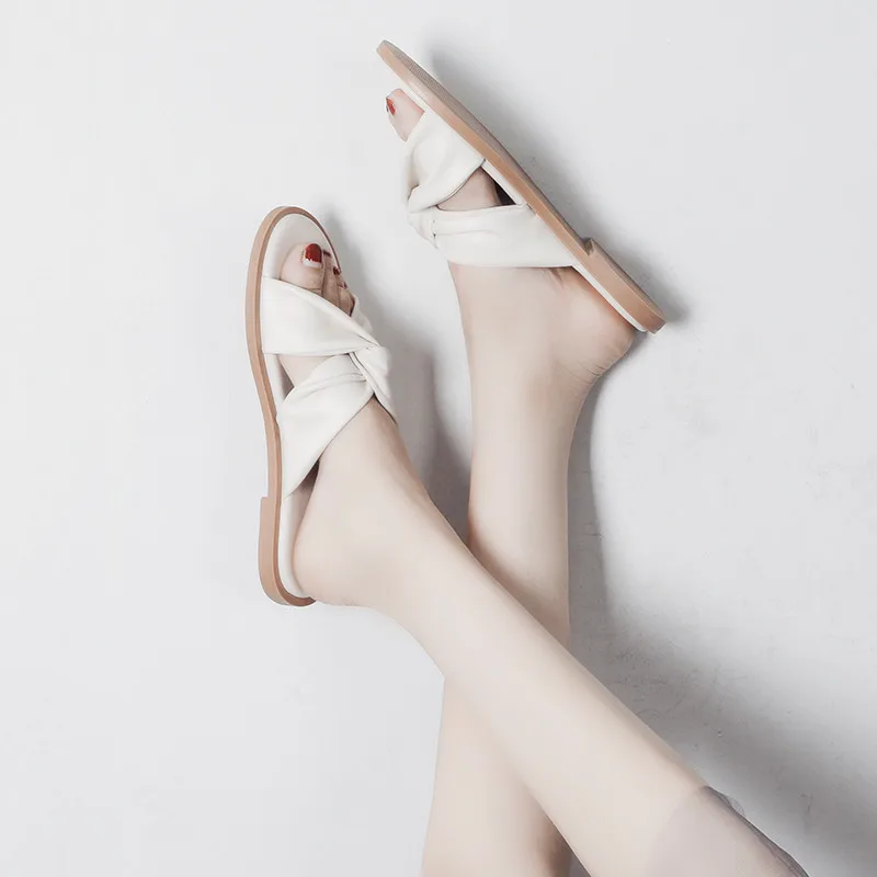 2019 Summer New Women's Leather Outdoor Slippers Flat Heel All Matching Fashion Casual Slippers Beach Slippers
2019 Summer New Women's Leather Outdoor Slippers Flat Heel All Matching Fashion Casual Slippers Beach Slippers