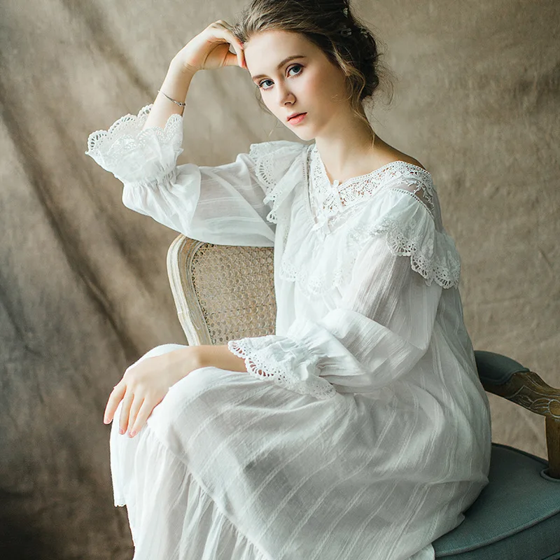 2020 NEW Women V-Neck Floral Nightdress Long-Sleeve Cotton Princess Long Nightgowns Vintage Elegant Lace Sleeping Dress HZL01
2020 NEW Women V-Neck Floral Nightdress Long-Sleeve Cotton Princess Long Nightgowns Vintage Elegant Lace Sleeping Dress HZL01