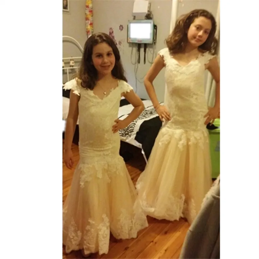 Lace Flower Girls Dresses Girl's Pageant Dresses Custom Scoop Neck Appliques Sleeveless Layered Tulle Style
Lace Flower Girls Dresses Girl's Pageant Dresses Custom Scoop Neck Appliques Sleeveless Layered Tulle Style