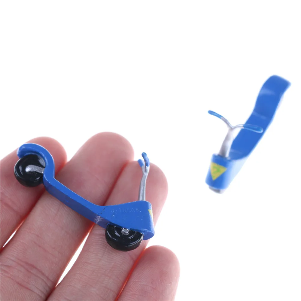 2pcs Doll Scooter Children Baby Gift Toy 1:12 Dollhouse Mini Furniture Miniature Rement Doll Accessories
2pcs Doll Scooter Children Baby Gift Toy 1:12 Dollhouse Mini Furniture Miniature Rement Doll Accessories