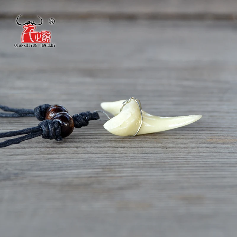 1PC Hawaii Surfer Jewelry Handmade Imitation Shark Teeth Pendant New Zealand Maori Tribal Bone Choker WoMen's Men's Necklace
1PC Hawaii Surfer Jewelry Handmade Imitation Shark Teeth Pendant New Zealand Maori Tribal Bone Choker WoMen's Men's Necklace