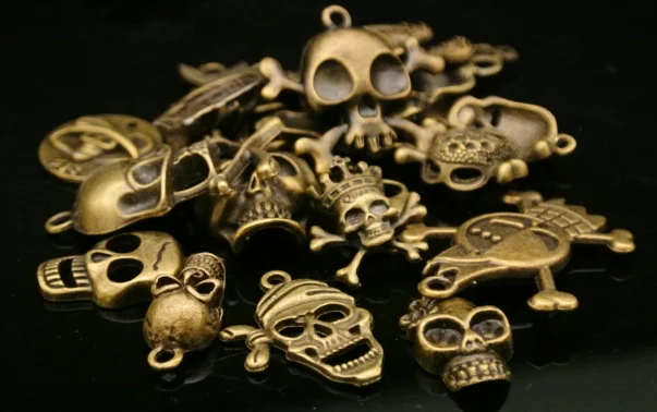 40pcs Exquisite Mixed skull Popular in Europe America charms pendants Antique silver bronze Handmade accessories craft Jewelry
40pcs Exquisite Mixed skull Popular in Europe America charms pendants Antique silver bronze Handmade accessories craft Jewelry