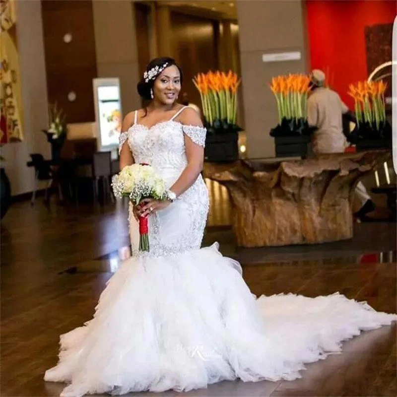 African Plus Size Wedding Gowns Spaghetti Lace Applique Beaded Mermaid Bride Dress Tiered Tulle Long Bridal Gowns Robe de mariee
African Plus Size Wedding Gowns Spaghetti Lace Applique Beaded Mermaid Bride Dress Tiered Tulle Long Bridal Gowns Robe de mariee