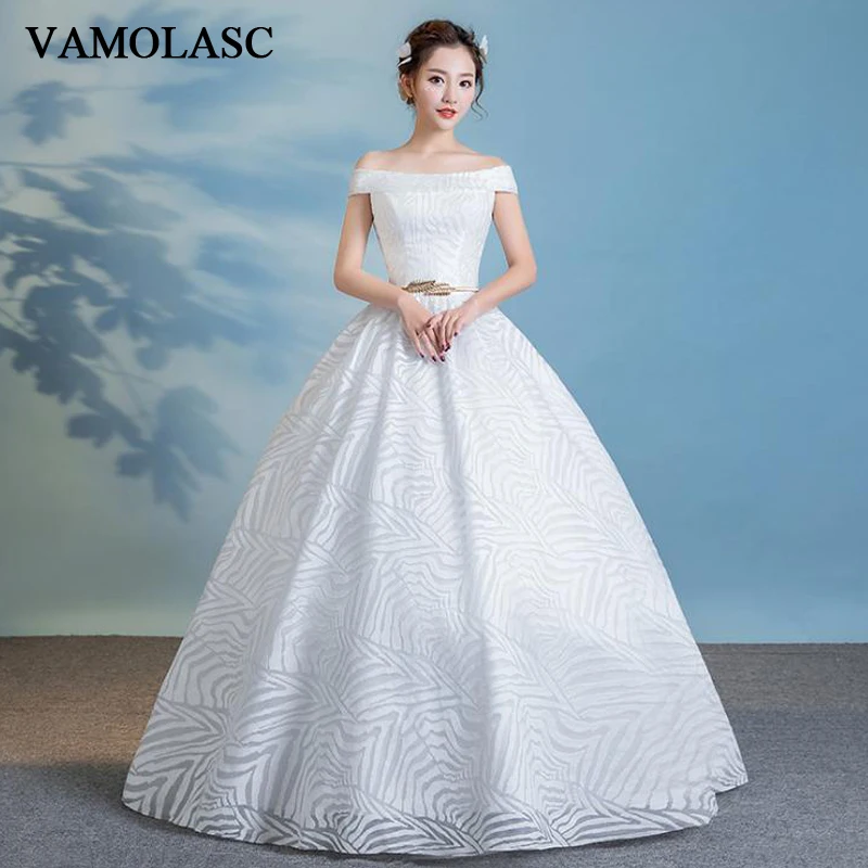 VAMOLASC Boat Neck Striped Ball Gown Lace Wedding Dresses Off The Shoulder Metal Leaf Sash Backless Bridal Gowns
VAMOLASC Boat Neck Striped Ball Gown Lace Wedding Dresses Off The Shoulder Metal Leaf Sash Backless Bridal Gowns