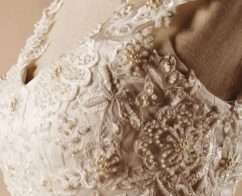 Waulizane Gorgeous V-Neck A Line Wedding Dresses Sleeveless Lace Up Appliques Lace Beading Pearls Bride Gowns
Waulizane Gorgeous V-Neck A Line Wedding Dresses Sleeveless Lace Up Appliques Lace Beading Pearls Bride Gowns