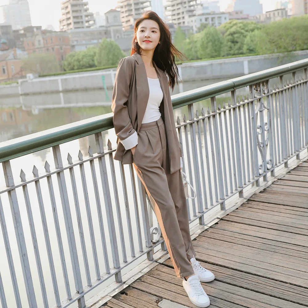 Set female retro suit jacket pants two-piece 2019 spring new fashion women's clothes solid color wild loose temperament leisure
Set female retro suit jacket pants two-piece 2019 spring new fashion women's clothes solid color wild loose temperament leisure
