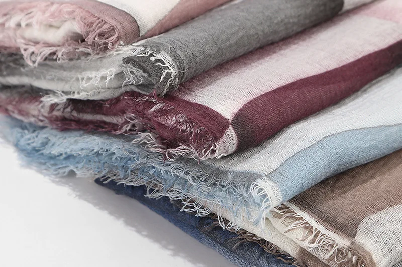 Cotton And Linen Muslim Scarves Hijabs Fringe Edges Gradient Grid Shawl Women Head Wraps Shawls Soft Muffler 180x95cm
Cotton And Linen Muslim Scarves Hijabs Fringe Edges Gradient Grid Shawl Women Head Wraps Shawls Soft Muffler 180x95cm
