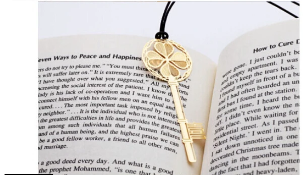 Bookmark metal gold/lucky key clip hooks/Lovely stationery/gift bookmarks/Free shipping
Bookmark metal gold/lucky key clip hooks/Lovely stationery/gift bookmarks/Free shipping