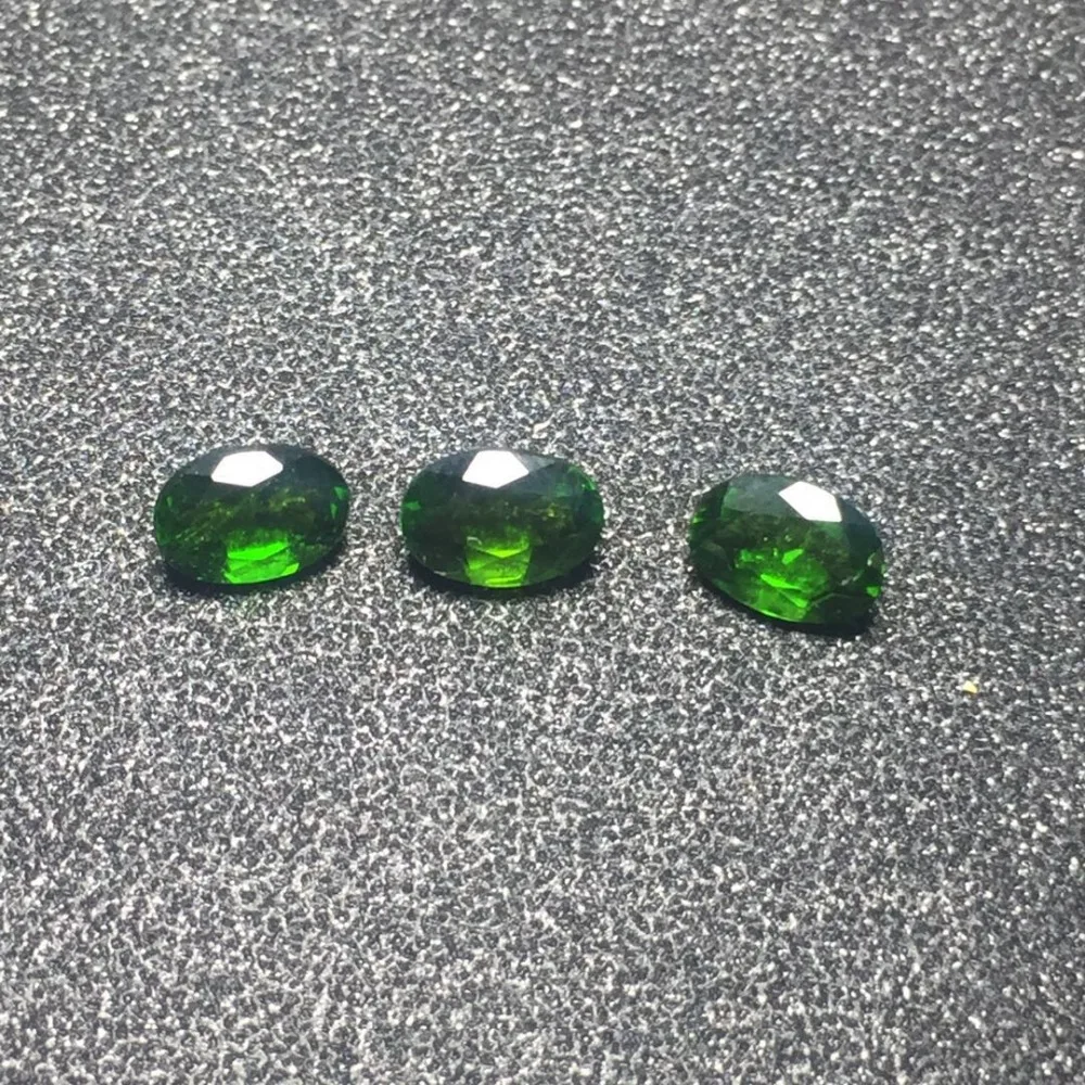 100% real natural diopside gemstone VVS grade 4mm * 6 mm * 3mm diopside loose gemstone
100% real natural diopside gemstone VVS grade 4mm * 6 mm * 3mm diopside loose gemstone