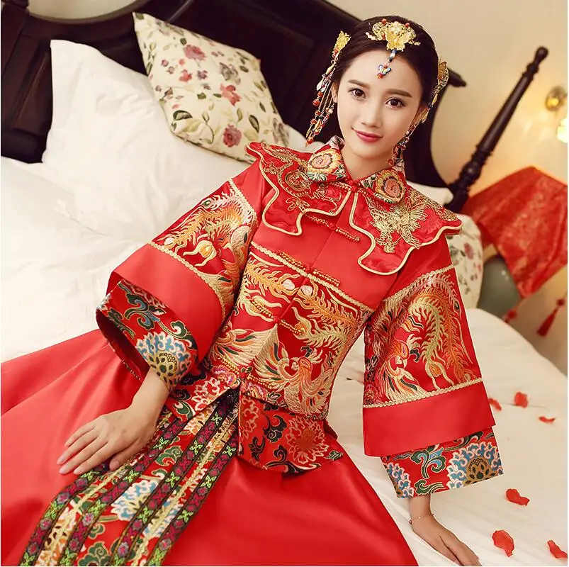 Spring and summer clothing Xiu he Chinese red wedding dress bride cheongsam Phoenix gown Chinese fashion show kimono Outfit
Spring and summer clothing Xiu he Chinese red wedding dress bride cheongsam Phoenix gown Chinese fashion show kimono Outfit