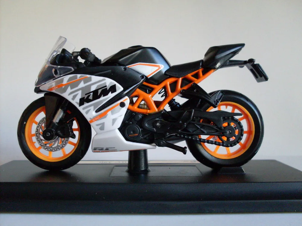 Модель мотоцикла Maisto 1:18 KTM RC 390, игрушка из литая под давлением в коробке
Модель мотоцикла Maisto 1:18 KTM RC 390, игрушка из литая под давлением в коробке