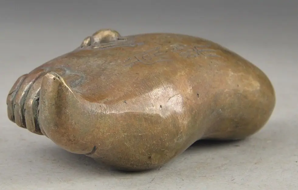 Handwork Hammered Chinese Brass Old Spider Buddha Foot Statue Decor
Handwork Hammered Chinese Brass Old Spider Buddha Foot Statue Decor